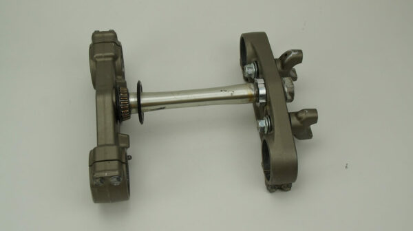 Triple clamps assembly, upper and lower, yamaha yz250F, 2006 OEM *USED* - Image 5